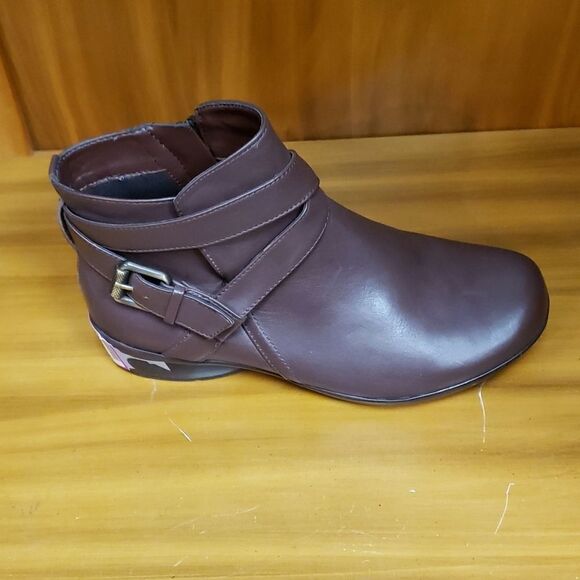 Naturalizer boots   - Picture 1 of 5